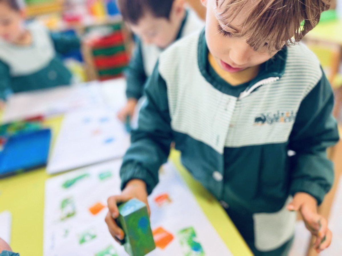 ColegioQuercus's tweet photo. Explosión de color y creatividad en las aulas de 4 años.

Nuestros chicos y chicas estampan figuras geométricas dentro de su método @innovamat_es 

#ColegioQuercus #EducaciónInfantil #Innovamat #Matemáticas #Color #Estampar #FigurasGeométricas #Innovamat #BoadillaDelMonte https://t.co/kS0EqdGUq0