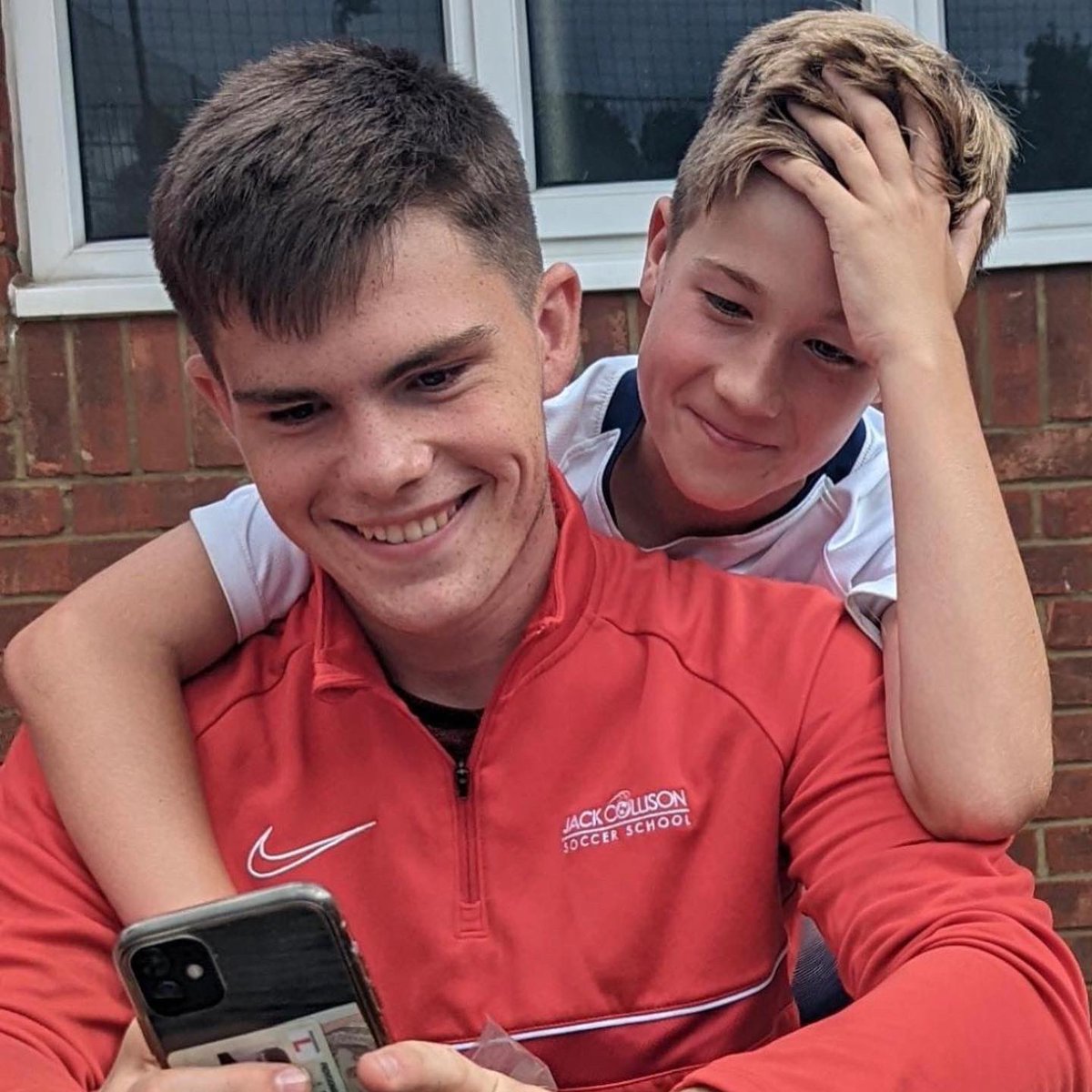 JCsoccerschool's tweet photo. A big shout out to Coach Dan who is now one of our JCSS Senior Coaches! 👏🏼👏🏼👏🏼

If you know anybody who would like to join the team, get in touch today! ⚽️⚽️⚽️

@SamWhitPE @SamWhitAcademy 🔥🔥🔥

#JCSS #Halftermcamps #termtimecourses #birthdayparties #thebest https://t.co/MztWCG0M54