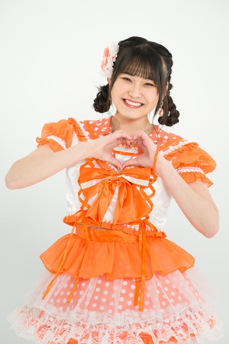 まりあ】 オレンジ担当 モデル体型を活かして雑誌出演、グラビア、撮影