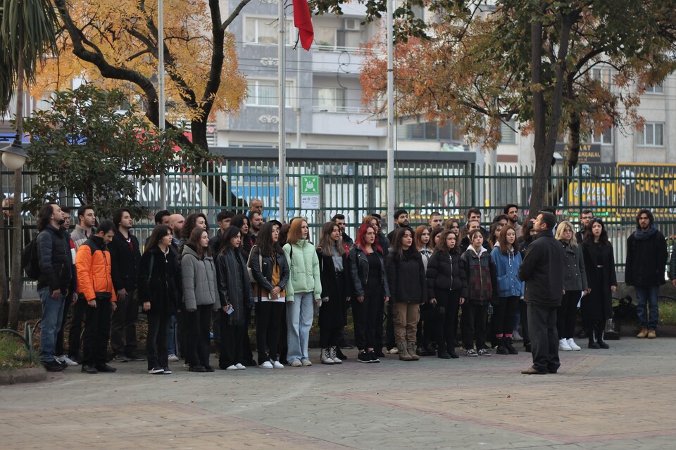 gsf_kou's tweet photo. Cumhuriyetimizin kurucusu Ulu Önder Mustafa Kemal Atatürk, 84. ölüm yıl dönümünde Fakültemizde düzenlenen 2 dakikalık saygı duruşu ve Müzik Bölümü öğrencileri tarafından okunan İstiklâl Marşı ile saygı ve özlemle anıldı.  @kou92official https://t.co/UgLwSxnCA9