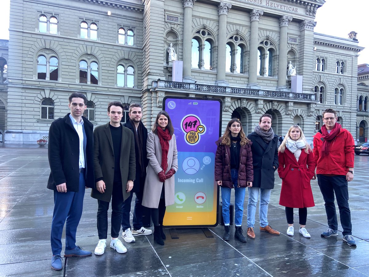 Pro Juventute (@projuventute) on Twitter photo #Multikrise: Pro Juventute und sämtliche Jungparteien fordern mehr Unterstützung für Hilfsangebote für Kinder und Jugendliche. <a href="/JusoSchweiz/">JUSO Schweiz</a> <a href="/JungeMitteCH/">Die Junge Mitte Schweiz</a> @jevp_ch <a href="/jglpCH/">Junge Grünliberale</a> <a href="/Jungfreisinnige/">Jungfreisinnige Schweiz</a> <a href="/jungegruene_ch/">Junge Grüne Schweiz</a> <a href="/jungesvp/">Junge SVP Schweiz</a> Zur Medienmitteilung 👇projuventute.ch/de/stiftung/ak… #Multikrise: Pro Juventute und sämtliche Jungparteien fordern mehr Unterstützung für Hilfsangebote für Kinder und Jugendliche. <a href="/JusoSchweiz/">JUSO Schweiz</a> <a href="/JungeMitteCH/">Die Junge Mitte Schweiz</a> @jevp_ch <a href="/jglpCH/">Junge Grünliberale</a> <a href="/Jungfreisinnige/">Jungfreisinnige Schweiz</a> <a href="/jungegruene_ch/">Junge Grüne Schweiz</a> <a href="/jungesvp/">Junge SVP Schweiz</a> Zur Medienmitteilung 👇projuventute.ch/de/stiftung/ak…
