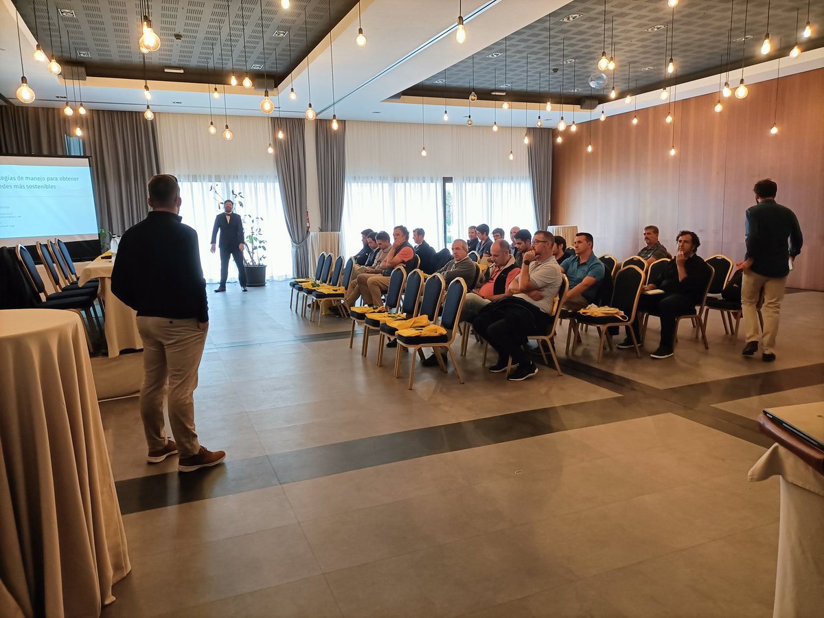 josepcirera's tweet photo. El Micah Woods Spanish Tour llega a su final con la charla en el Golf #SonMuntaner en Mallorca.
4 dias intensos con gran interés por parte de los asistentes, gran nivel técnico y un gran ambiente.
#Gracias
@SemillasFitoTG
@AECG_es
@aegreenkeepers
#Césped
#Golf
#Fútbol https://t.co/J3meOAsaic