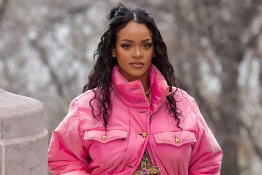 AarvaKolar's tweet photo. Rihanna Compares Motherhood To Taking Acid, Says 'It’s Wild, Trippy As Hell' 

#music #mother #motherhood #INDvsENG 
#cinema #songs #Rihanna #travisscott https://t.co/oQeKjzgiA4