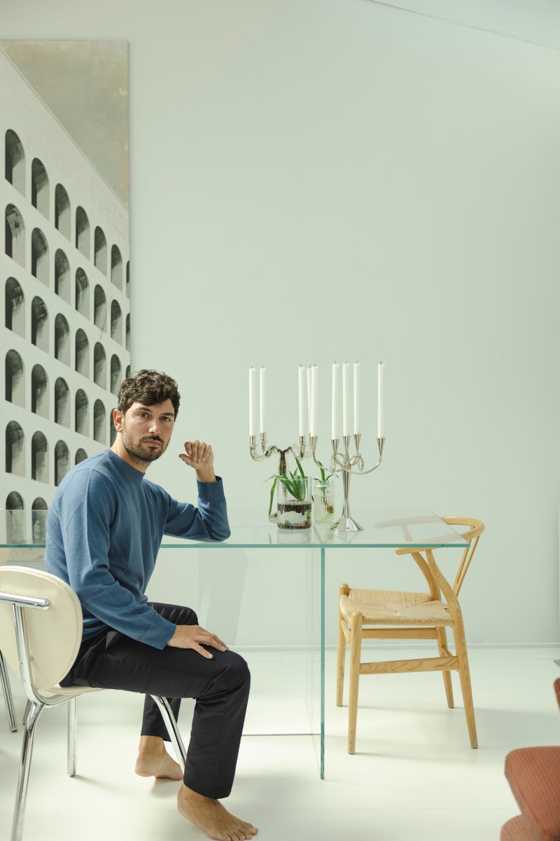 paulandshark's tweet photo. Shark's Friends 💙🦈​
Photographer @EnricoCost is wearing our stretch shacket, merino wool crewneck extra-fine garment dyed and stretch nylon trousers.​
​
Paul&amp;Shark Fall Winter Collection: https://t.co/P48RKxnmWV ​
​
#anewjourney #paulandshark #followtheshark https://t.co/UiJavtRJ3w