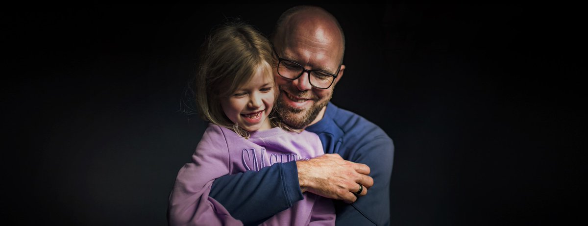 IPSO_nl's tweet photo. Dennis was #mantelzorger voor zijn vrouw Maaike die inmiddels overleden is aan #kanker. ‘Ook als mantelzorger heb je het zwaar. Dit laat je niet zien aan je partner, want je wil er voor haar zijn. Het IPSO centrum was er voor mij.'
#DagvandeMantelzorg
https://t.co/75S2YUivEU https://t.co/zuCane7cZq