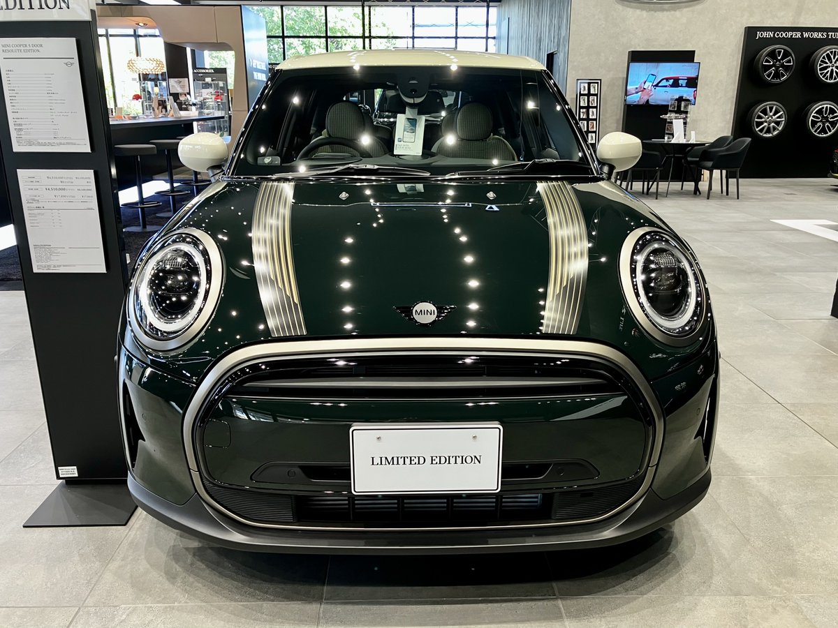 bmwtokyomini's tweet photo. #JCW 専用のカラーである #レベル・グリーン をボディカラーとして採用した #MINI #ResoluteEdition。

ところどころにあしらわれたブロンズ・カラーも👍

カラーバランスが絶妙なMINI Resolute Edition.の購入なら、MINI TOKYO BAYとMINI六本木へ。

#イギリス車 https://t.co/WAgMhfSYOS