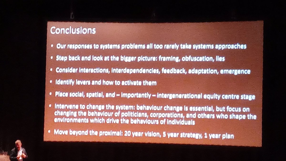 We're now hearing from @harryrutter of <a href="/UniofBath/">University of Bath</a> on a systems approach to urban health. "We need to identify leverage points, ways in which the system can be changed" #UrbanTransitions2022