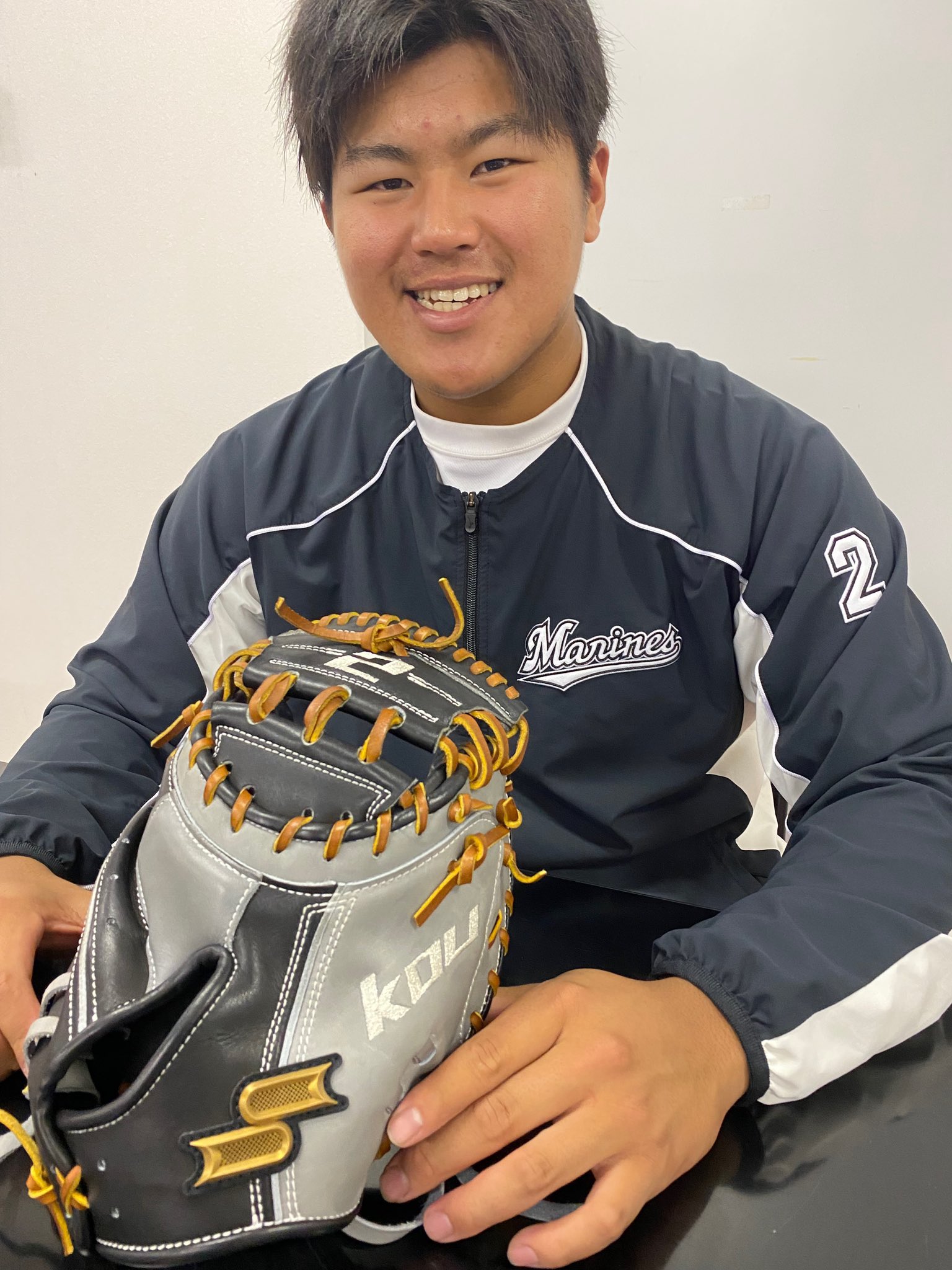 千葉ロッテマリーンズ　松川虎生選手実使用サイン入りエルボーガード 千葉ロッテマリーンズ 松川虎生選手実使用サイン入りエルボーガード