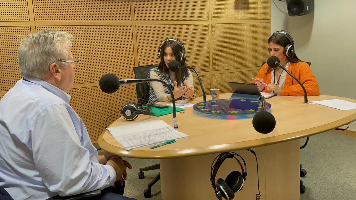 En estos días, 10 estudiantes de emisoras españolas, representantes de <a href="/AruRadio/">ARU</a>, han viajado a BRUSELAS 🇧🇪 para entrevistar a europarlamentarios para el proyecto #Euroconexión...

¡Y es todo un orgullo para nosotros ver a nuestro <a href="/DNL01RA/">Daniel Raja Aparicio</a> en el Parlamento Europeo! 🤩🇪🇺