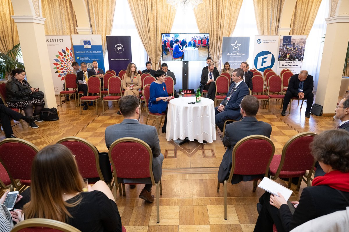 _EuropeanValues's tweet photo. "There are countries in our neighborhood, that are not only underestimating Chinese and Russian threats, they actively enable them".
@market_a
#EVSummit2022
🧵 2/5 https://t.co/hvr63Z74CZ