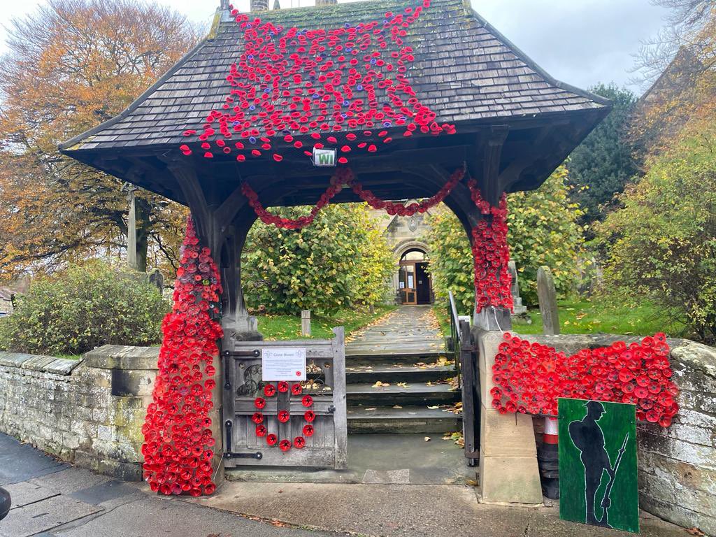 1stHelmsley's tweet photo. Our Beavers, Cubs, Scouts, Explorers and some local residents helped collect, cut, paint all the poppies to make this display for @AllSaintsHelm @VisitHelmsley #LestWeForget https://t.co/cXnKe711VA