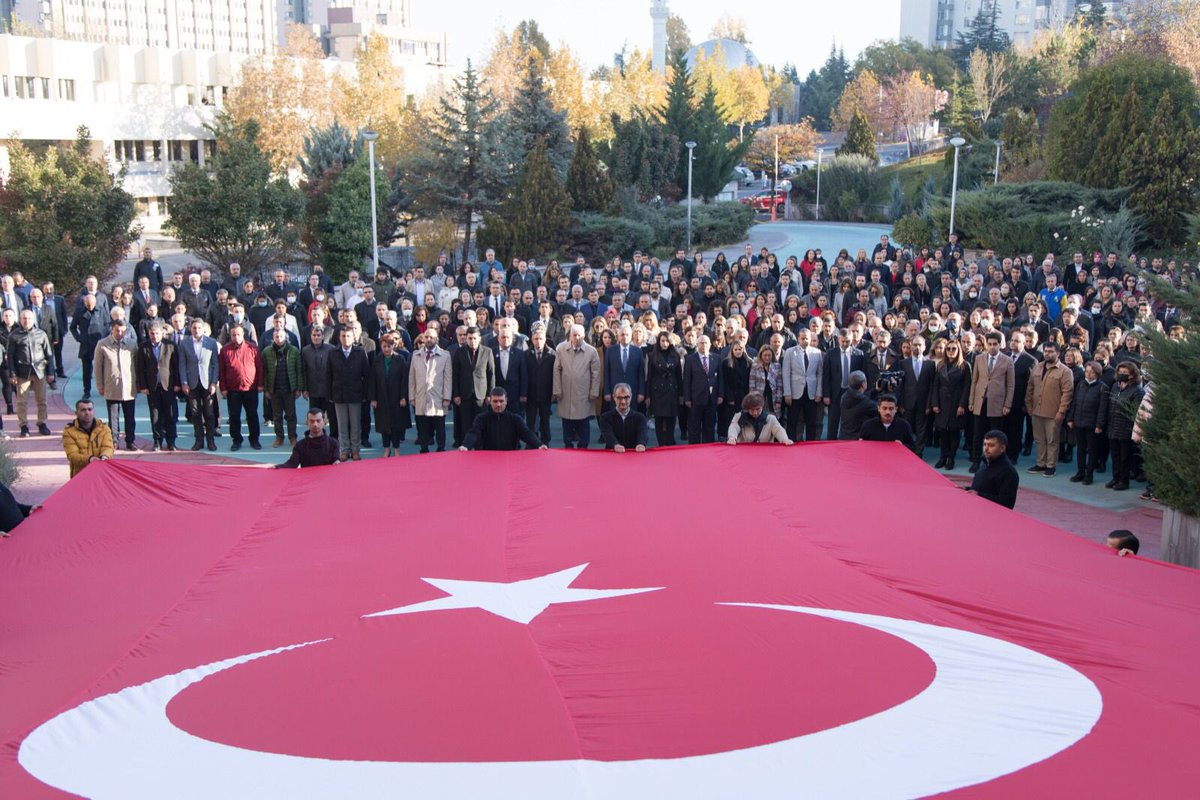 Türkiye Cumhuriyeti’nin kurucusu Gazi Mustafa Kemal Atatürk’ün ebediyete intikalinin 84. yılı dolayısıyla Kurumumuz Başkanlık binasında anma töreni düzenlendi. 🔗 sgk.gov.tr/Haber/Detay/SG…