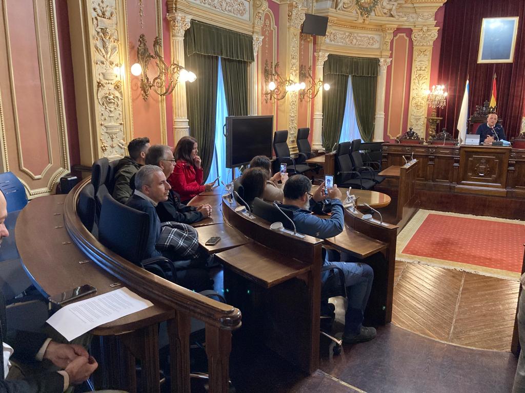 XANTAREXPO's tweet photo. El Concello de Ourense - oficial recibe en el salón de plenos a los participantes en el #EncuentrodeBloggers de @XANTAREXPO . Una treintena de blogueros de Galicia, Portugal, León y Toledo que realizarán a continuación una visita guiada por la ciudad
@capitaltermal https://t.co/jD0YTgzrue
