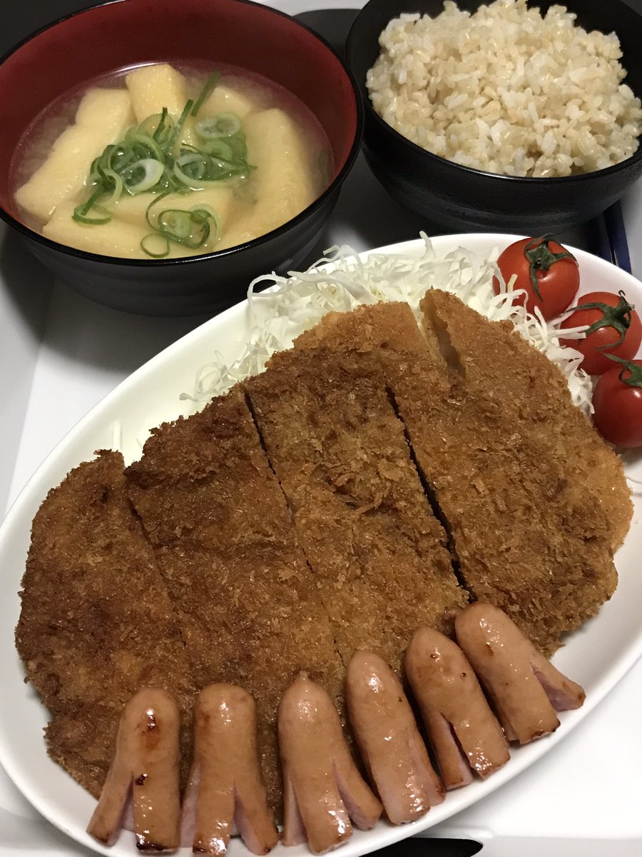 sense_kabu's tweet photo. 今日はタコさんカツ定食を食べました。おいしかったです。 https://t.co/QcOuxlIZ6p