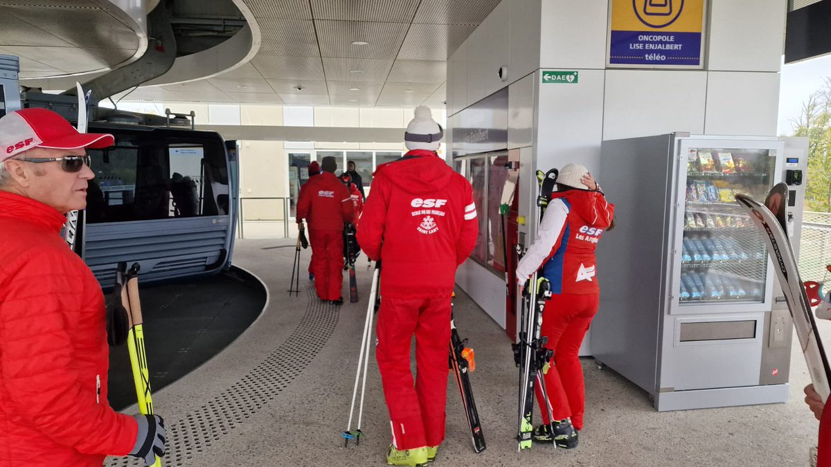 Manifestement les moniteurs <a href="/esfsaintlary/">Esfsaintlary</a> ont trouvé un nouveau spot !😂 on s’inscrit où pour prendre des cours de ski sur #teleo à #Toulouse ? 🚠⛷
<a href="/tisseo_officiel/">Tisséo</a> <a href="/Altiservice/">❄Altiservice ⛷🏂</a> <a href="/jmlattes/">LATTES Jean-Michel.</a> <a href="/AkimBoufaid/">BOUFAID Akim</a> <a href="/BrecheEric/">Eric Breche</a> <a href="/esf_officiel/">𝗲𝘀𝗳</a> <a href="/jacquesalvarez/">ALVAREZ Jacques</a>