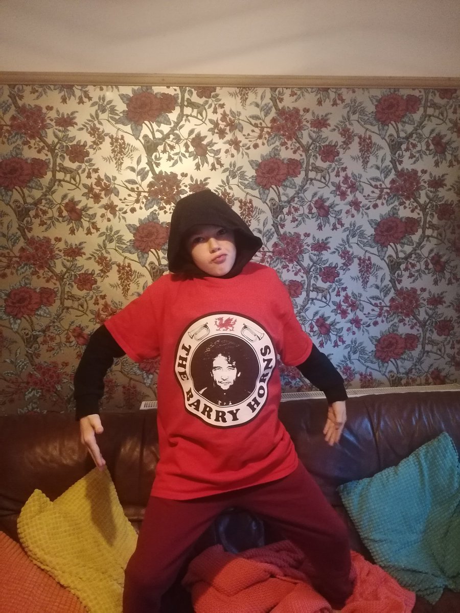 Macsen wedi gwisgo'n barod ar gyfer #Jambori #CwpanYByd heddiw 🎶 🏴󠁧󠁢󠁷󠁬󠁳󠁿🎺
<a href="/Urdd/">Urdd Gobaith Cymru</a>
<a href="/thebarryhorns/">The Barry Horns</a>