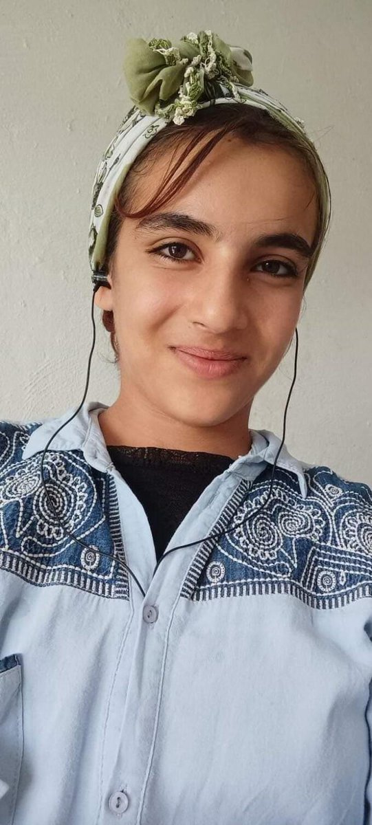 Tarım şehri Urfa'dan Hatay'a mevsimlik işçi olarak giden 15 yaşındaki Fidan Tunç 5 gün önce kaybolmuş dün portakal bahçesinde ağaca asılı halde bulunmuş. 

15 yaşında okulda olması gereken çocuk ağaca asılı bulunmuş, 15 yaşında!!!