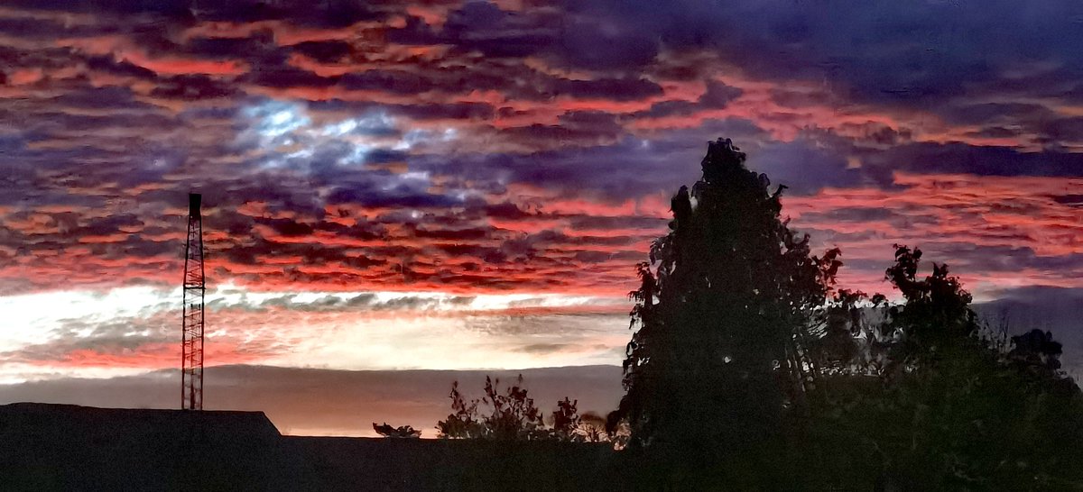 LansPics's tweet photo. Sunrise this morning https://t.co/MxvF6NxLsm