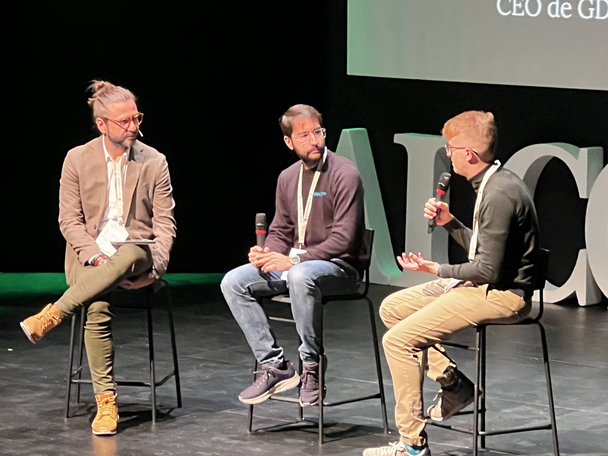 AlcobendasHub's tweet photo. “Es necesario escuchar a todos los agentes de la cadena sobre los siguientes pasos a seguir en favor de la #movilidadsostenible”, explica Carlos Rivera, cofundador de @clicars #GMS22 #innovación #movilidad https://t.co/zrNb07tfII