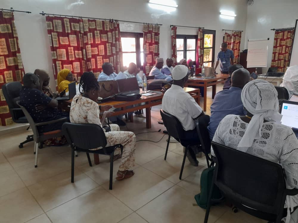 UNESCO_Dakar's tweet photo. Ouvert le 07 nov, un atelier de formation des formateurs sur l’internet sécurisé et la prévention des abus sexuels des enfants en ligne se poursuit à Saly. C'est la 1ère étape d’un prog. d’implication de tous les acteurs de la sté 🇸🇳 dans la lutte contre la #cybercriminalité. https://t.co/uUYfhjEbCF