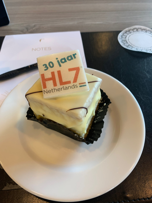 Het is feest in Hotel De Witte Bergen! HL7 Nederland bestaat inmiddels 30 jaar. Tijdens de 18e Working Group Meeting vieren we dit met een gebakje en goeie sessies over actuele onderwerpen.