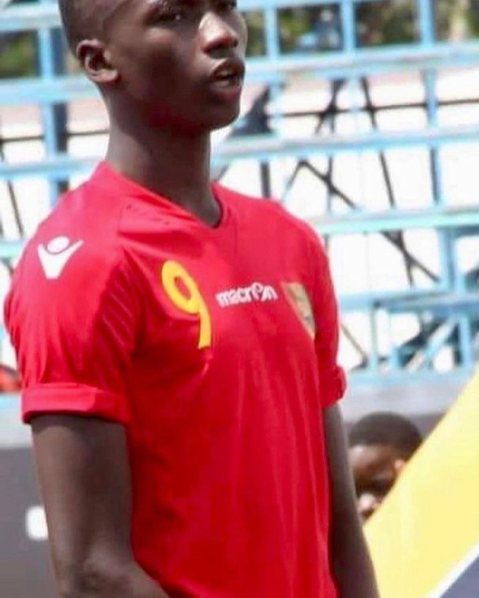 momo_fanye's tweet photo. Après avoir connu les sélections U-16, U-17 et U-20, je suis très heureux de franchir un nouveau cap avec le Syli National. 

Le 🇬🇳, toujours une fierté de le représenter.

#GbinGbinSo #SyliNational https://t.co/poGhW9LxEf