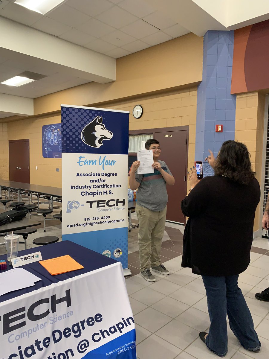 #HuskySizedSpirit at this year’s #ChapinMagnetPTECHElectives #OpenHouse Thanks to all for showing our community and prospective Huskies how our students make #Chapin a special place to be! #Blueprint #EPCC #EPISD Application for amazing #STEM programs available.