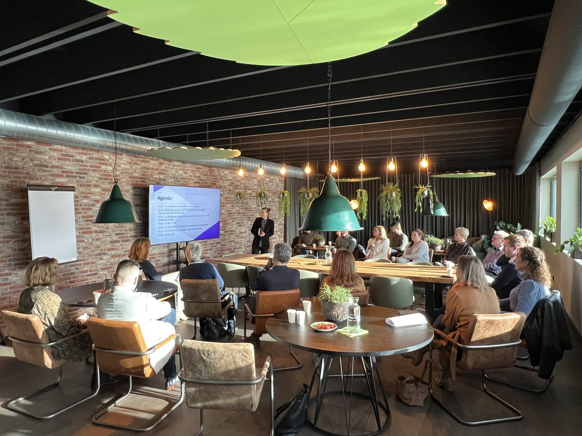 Vandaag met de accountmanagers van de 16 West-Brabantse gemeenten te gast bij Van der Avoird Trayplant. Naast een blik achter de schermen bij dit inspirerende bedrijf ook goed om bij te praten over onze economische ambitie en agenda #westbrabant #energie #samenwerking