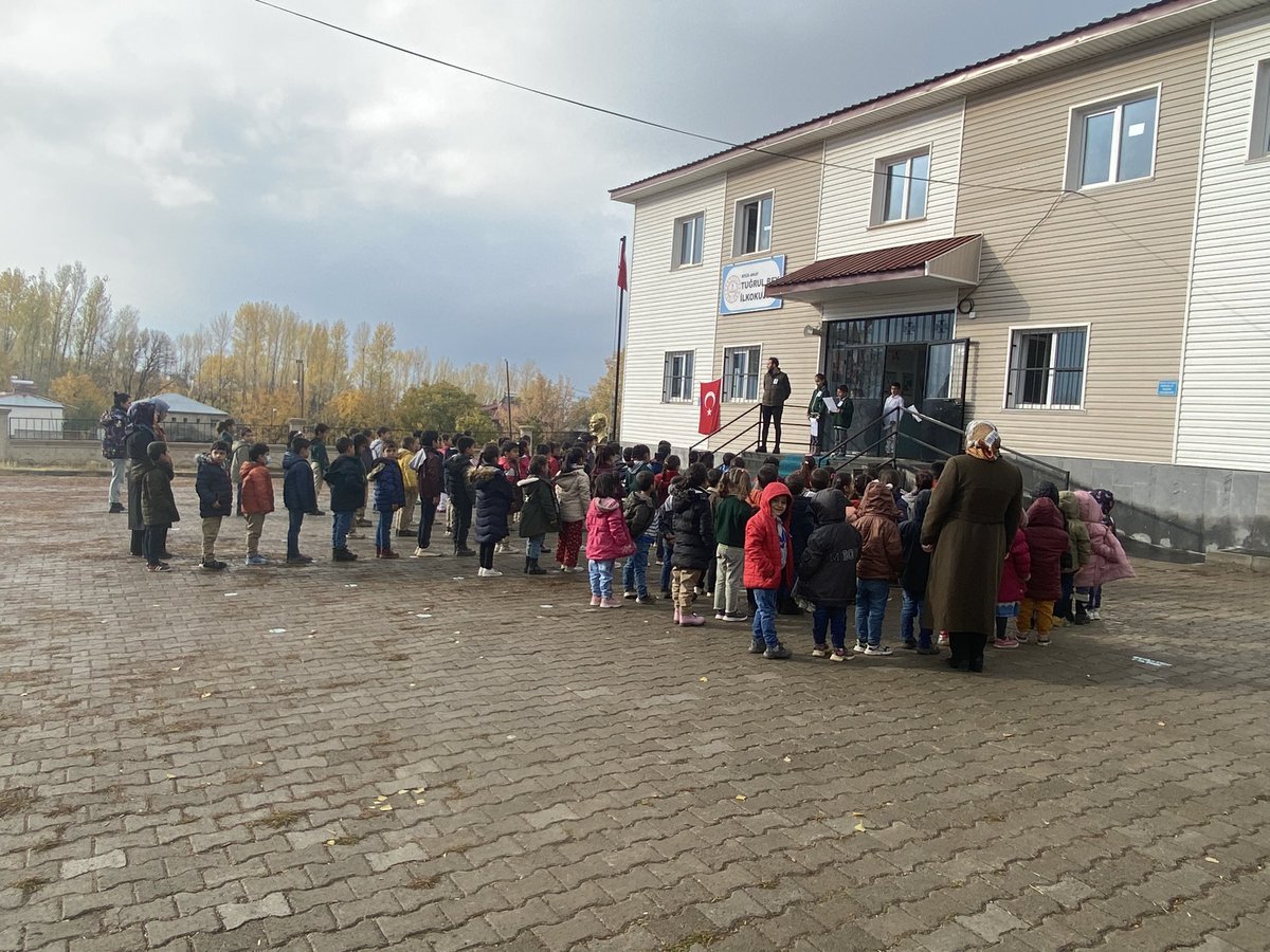 BeyAhlat's tweet photo. Gazi Mustafa Kemal ATATÜRK’ü ölümünün 84.yılında okulumuzda düzenlediğimiz anma programı ile hatırladık. 
Sevgi ve saygıyla daima izinde..🇹🇷
#10Kasim1938 
#izinsilinmez https://t.co/3iYy5T363R