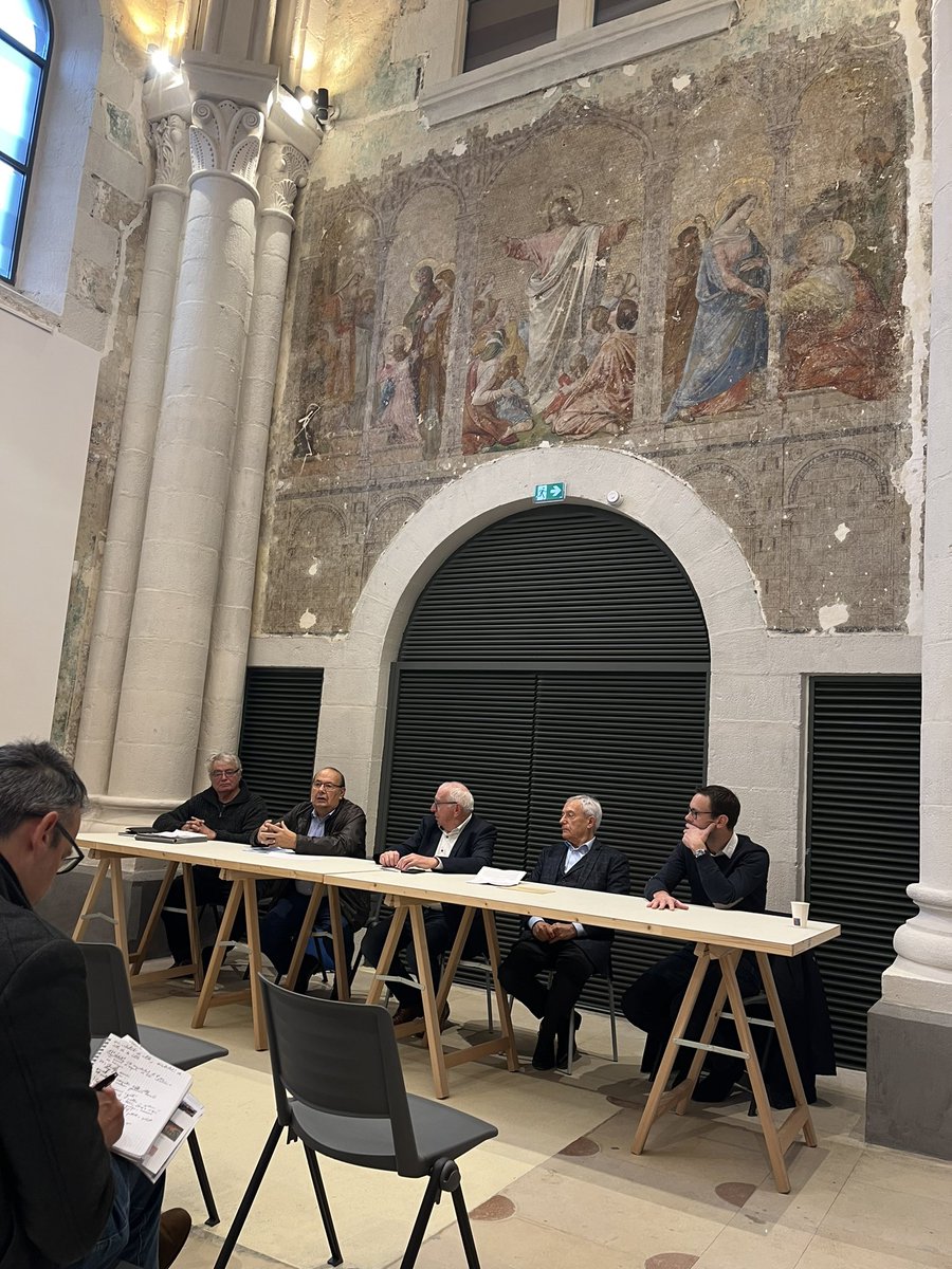 PecoulPierre's tweet photo. Lancement presse, aux Écoles d’Art de Riom, de la 17ème édition de RIOM VILLE D’ARTISANS à retrouver du 2 au 4 décembre 2022 à #Riom ! Avec @VilledeRiom @RLV_agglo @TerraVolcana et Ateliers du Palais #art #patrimoine #rva https://t.co/eip0O12kj8