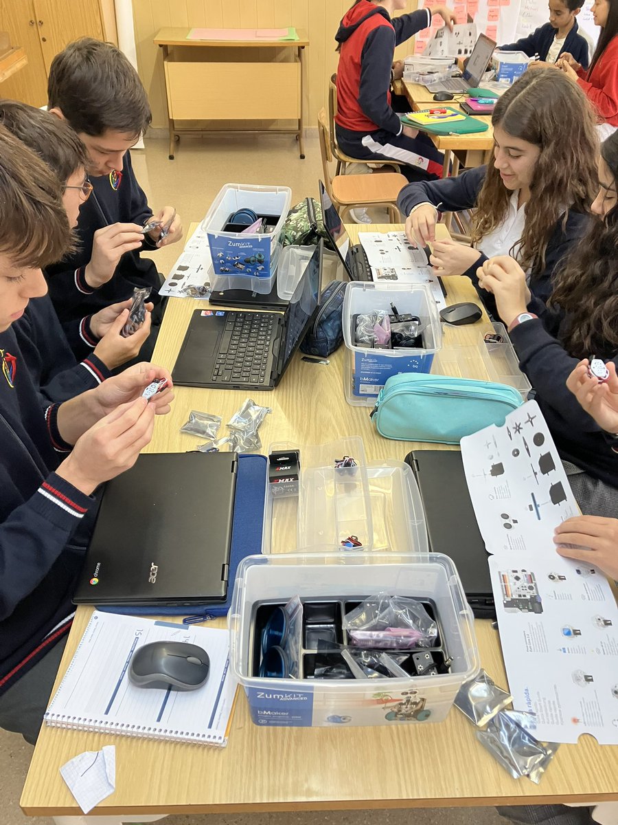 Comenzamos a trabajar con los ZumKits!!! Lo primero es conocer el material y preparar los equipos y ordenadores!
Que ganas de empezar! <a href="/RetoTech/">RetoTech</a> <a href="/FundacionEndesa/">Fundación Endesa</a>