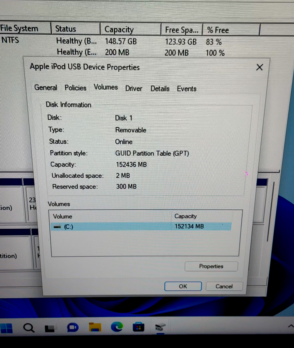 itsnobeltech's tweet image. I booted Windows 11 on a Mac using an iPod Classic!