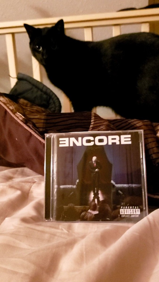 MPVlassis's tweet photo. Mamba agrees. #ThrowbackAlbum #Eminem #Encore https://t.co/eQN6HjyS3T