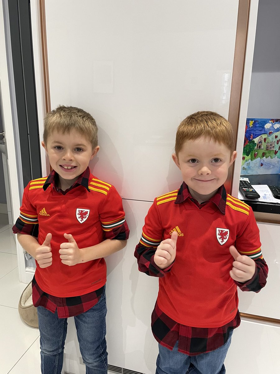 Troi Cymru’n coch! @gwaelod 🏴󠁧󠁢󠁷󠁬󠁳󠁿❤️🏴󠁧󠁢󠁷󠁬󠁳󠁿❤️🏴󠁧󠁢󠁷󠁬󠁳󠁿