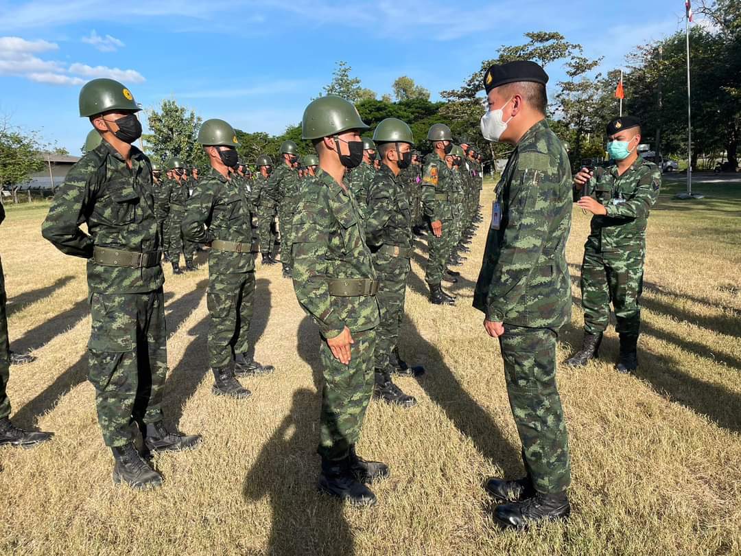 sbr22Army's tweet photo. พิธีประดับเครื่องหมายครูทหารใหม่และเปิดการฝึกทหารใหม่ รุ่นปี 2565 ผลัดที่ 2

"เสมือนครอบครัวเดียวกัน"🇹🇭

#กองพันส่งกำลังและบริการที่22 https://t.co/JyAfwHUcxU