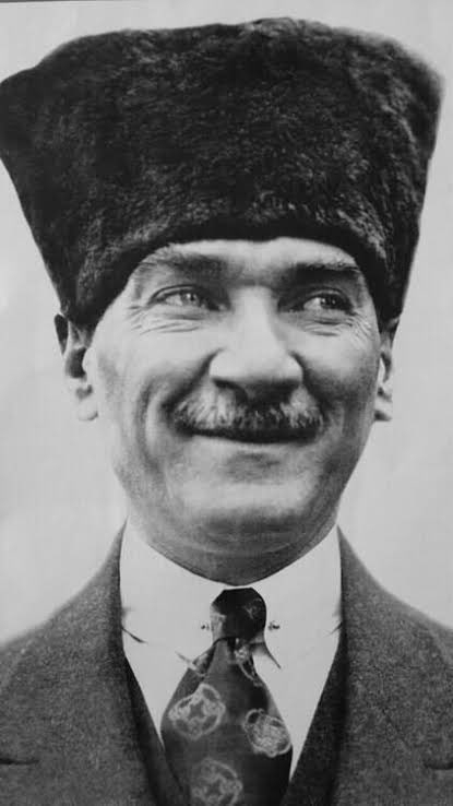 kafamdurdu's tweet photo. #10Kasım https://t.co/UOGt3os1XW