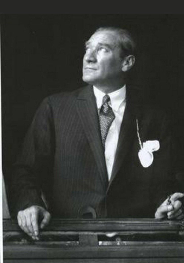 Palandokenhem's tweet photo. Cumhuriyetimizin kurucusu Gazi Mustafa Kemal Atatürk 'ü vefatının 84. yıldönümünde rahmet ve saygıyla anıyoruz. https://t.co/5uB2Lec1kU