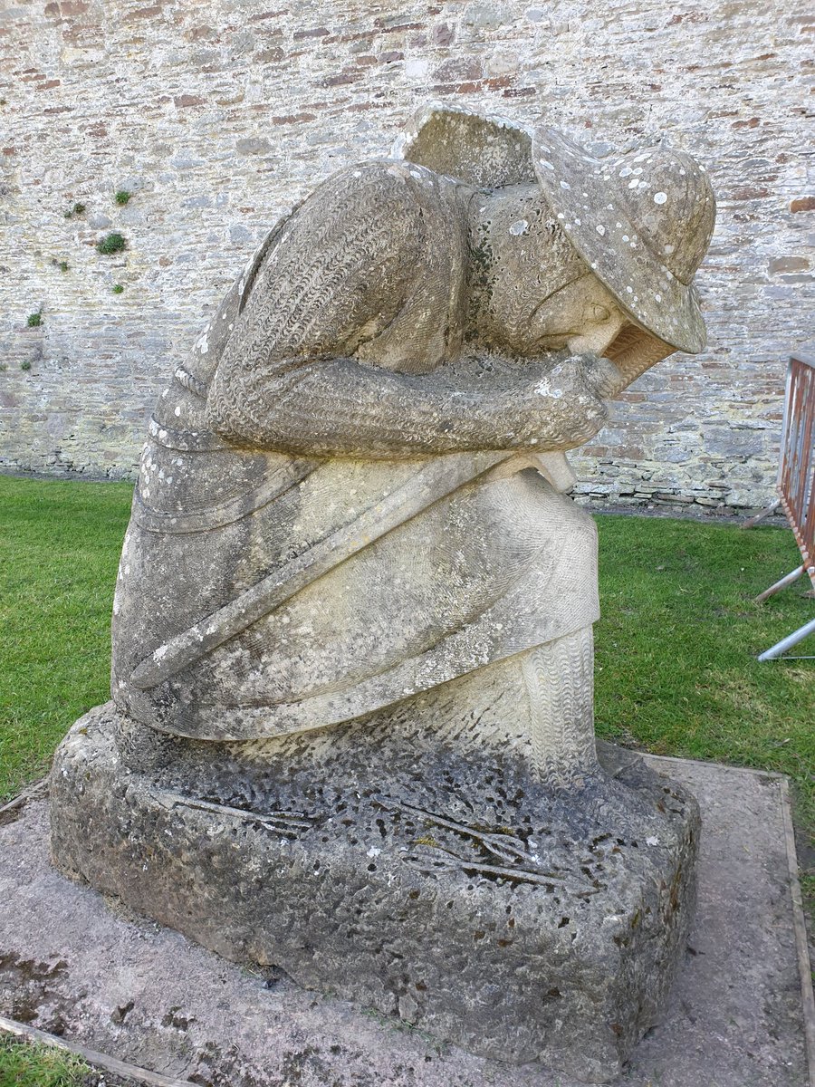 <a href="/DailyPicTheme2/">Daily Picture Theme</a> Soldier #kneel - ing at <a href="/Caerphilly_Cadw/">Castell Caerffili</a> 
#DailyPictureTheme