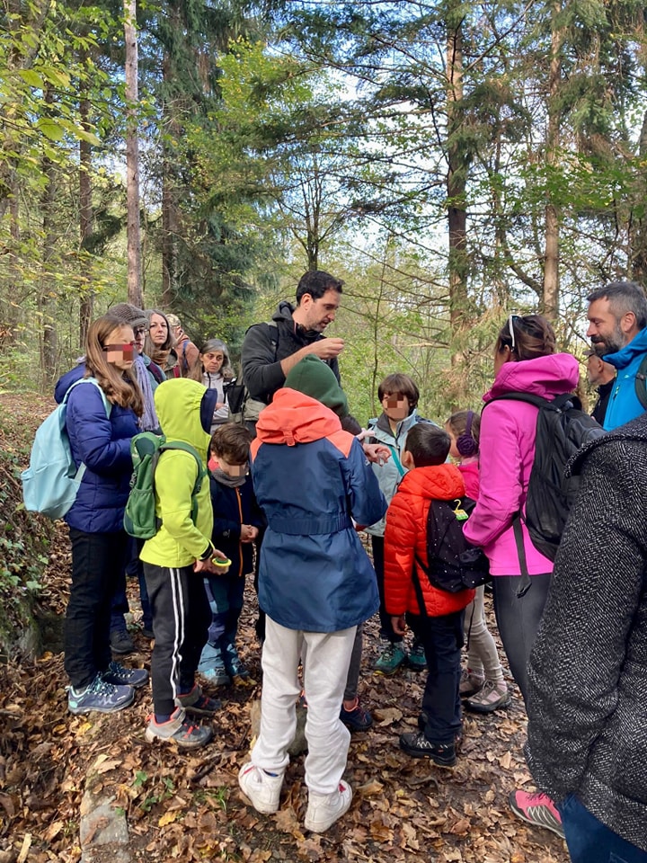 ParcoBeigua's tweet photo. State guardando le spore di un Gasteromycetes, curioso fungo a forma di stella trovato nella raccolta di funghi #Beigua a scopo scientifico in Deiva sabato scorso per conoscere meglio i funghi e indagare dove l'occhio non può arrivare, utilizzando lenti e microscopi speciali https://t.co/ZlUh6H6otu