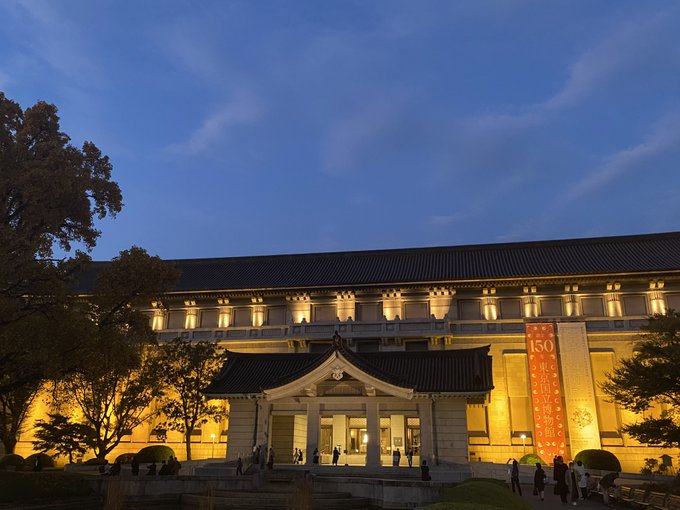 国宝展とっても楽しかった〜!でもすっごい疲れる…国宝に囲まれるってなんか色んなもの吸われたな…圧倒された感じ疲れたのでコラボのご飯食べてきました最終的にフードファイトの様相を呈しました腹がちぎれそう 
