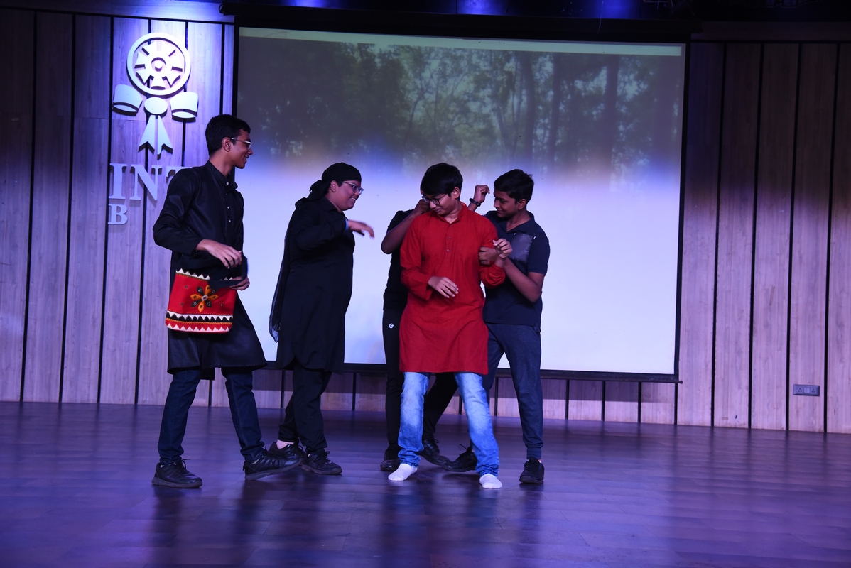 SAI_Edu_In's tweet photo. The SAIoneers of the Excelomatic Club initiated the day on November 9, 2022 with a mentally invigorating assembly presentation. ‘Prayers’followed by ‘thought for the day’ incepted a positive ambience to the hour. 
#clubpresentation 
#integrationofmathematicswithArt
#Gamification https://t.co/mRLr9wNOjM