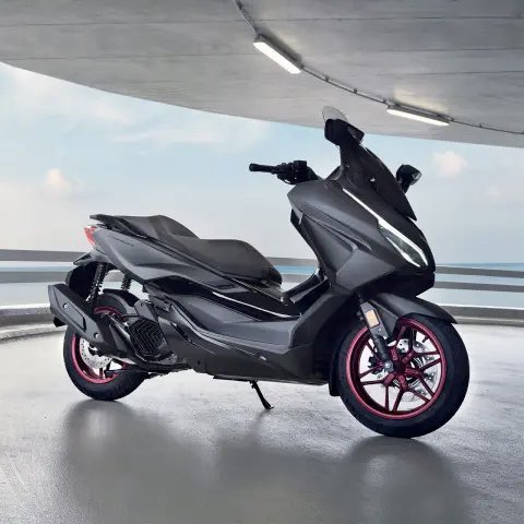 DobleHonda's tweet photo. Another machine revealed at #Eicma this week is Honda’s new Special Edition #Honda #Forza125. Here’s a few images from the press pack for you to look at if it’s something that might be of interest to you.

#DobleMotorcyclesOnTourEicma https://t.co/VF878IK1f3