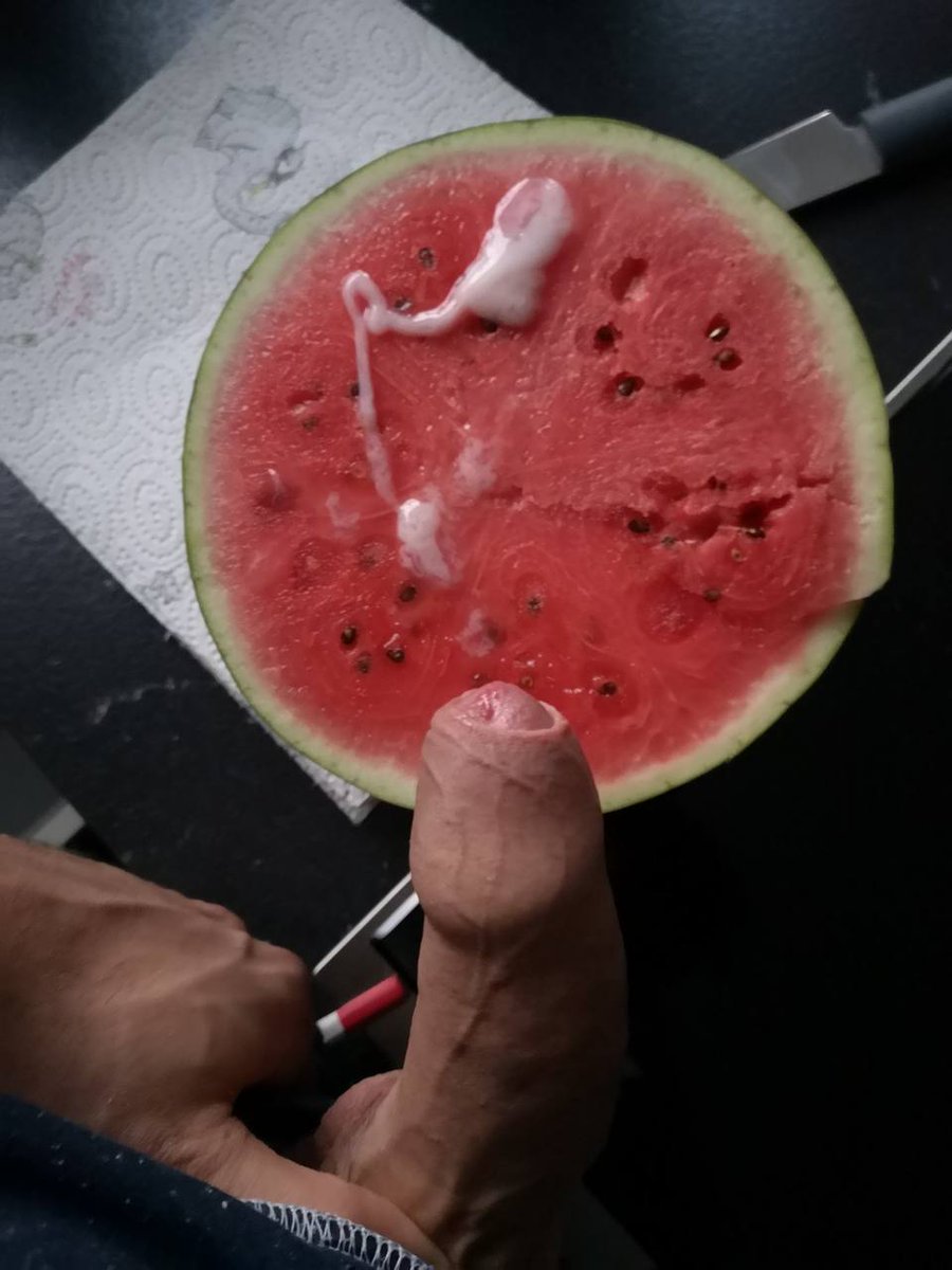 ChefZash's tweet photo. Heute bietet euch Chef Zash eine leckere Erfrischung. Back to summer. Genießt die Cumelone. Jeder Bissen ein geiler, gesunder Snack. 

#retweet #jizz #master #alpha #blasen #gay #exhib #chefzash https://t.co/aJLvrns0Mn