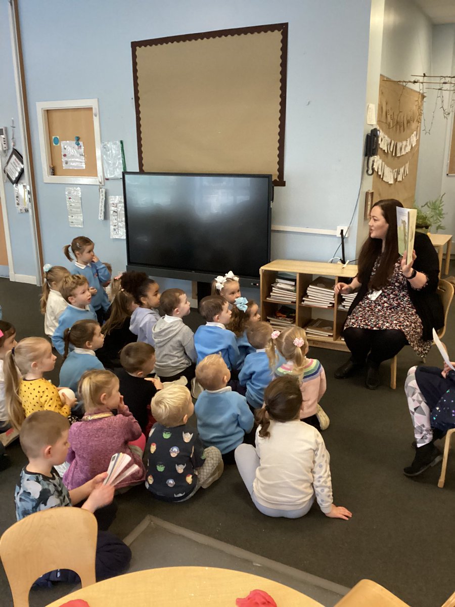 NewStevenstonPr's tweet photo. At nursery we have been continuing to learn about our community and people who help us. Thank you to Mr Creighton for coming in yesterday to sing a song with us about the importance of friendship. And thank you to Miss Foy for coming in today to read us a wonderful story 📖🎸❤️ https://t.co/toKVtljYtC