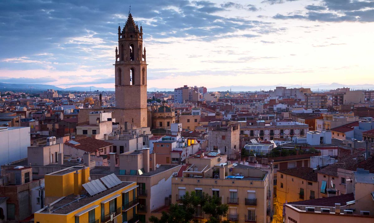 AeroinfoBCN's tweet photo. ⚠️ Off-Topic, @vueling anuncia Paris Orly - Reus. Ruta inédita operando por 1ª vez a 90 km de su base principal de Barcelona. 

▪️ A partir del 26 marzo de 2023.

▪️2 vuelos semanales. (--3---7)

▪️Operará con Airbus A321 de 220 plazas

▪️Nuevo aeropuerto para la red de Vueling. https://t.co/qooqQfE8Ep