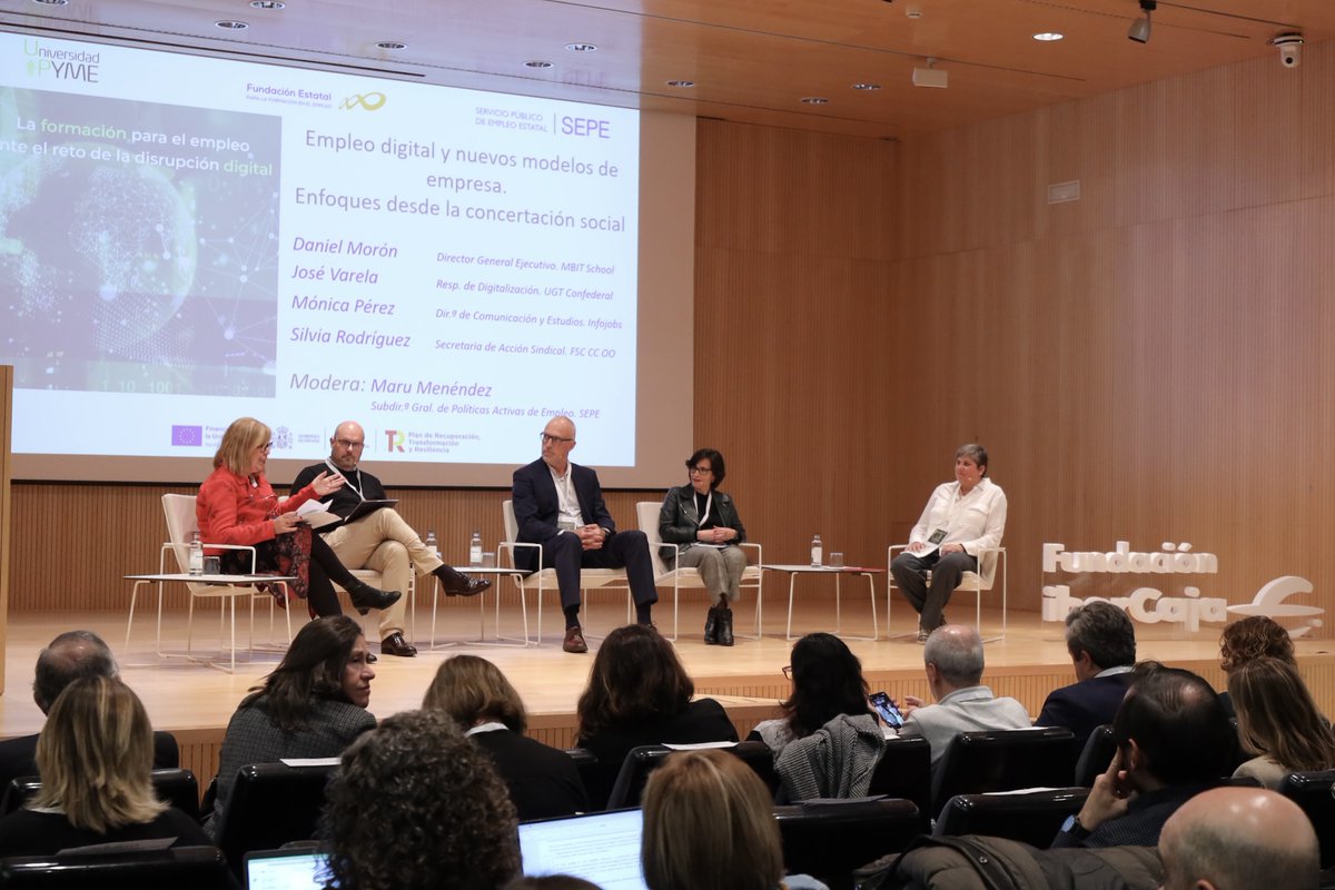 Y comenzamos con las mesas y paneles. El 1º,el empleo digital desde el enfoque de la concertación social con Daniel Morón <a href="/MBITSchool/">MBITSchool</a>,José Varela <a href="/UGT_Comunica/">UGT</a>, Mónica Pérez <a href="/InfoJobs/">InfoJobs</a>, Silvia Rodrígez <a href="/FscAragon/">FSC-CCOO-ARAGÓN</a> guiados por <a href="/Maru_Menendez_/">Maru Menéndez</a> <a href="/empleo_SEPE/">SEPE</a> #UniversidadPyme Zaragoza