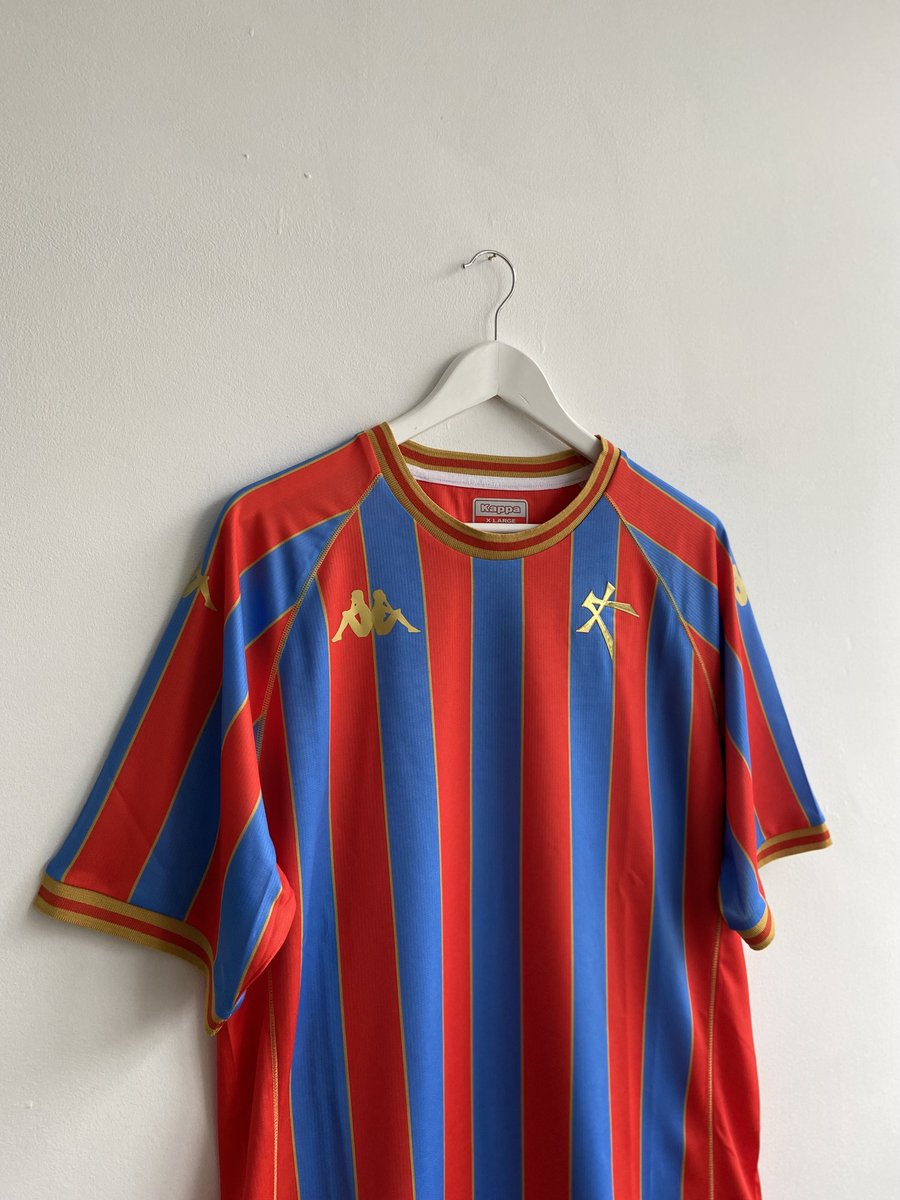 cultkits's tweet photo. 🚨 GIVEAWAY TIME 🚨

The good people of @AKFC66 have sent us their lovely new #Kappa third shirt.

Want to win it? Simply...

1. Like &amp; Retweet
2. Tag a friend
3. Follow @cultkits &amp; @AKFC66 

Winner announced 12.11 (shirt size XL). https://t.co/JYWDoi8J4L