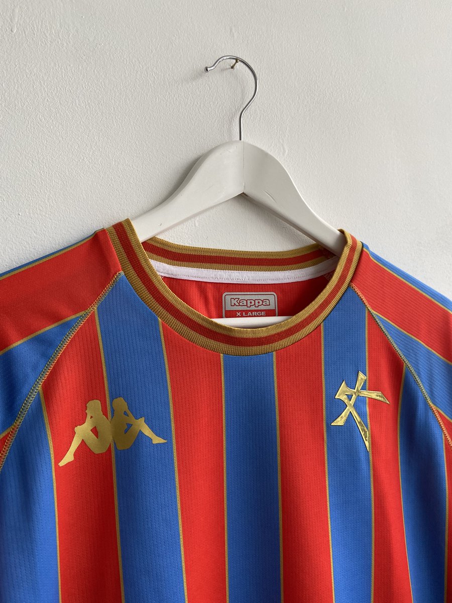 cultkits's tweet photo. 🚨 GIVEAWAY TIME 🚨

The good people of @AKFC66 have sent us their lovely new #Kappa third shirt.

Want to win it? Simply...

1. Like &amp; Retweet
2. Tag a friend
3. Follow @cultkits &amp; @AKFC66 

Winner announced 12.11 (shirt size XL). https://t.co/JYWDoi8J4L
