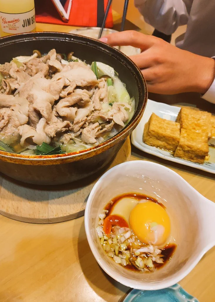 晩ごはーん
見かけて作ろうと思ったごま油鍋
卵タレ、コチュジャン使うようになってたけどなくてラー油ペーストでしたけどおいしかったです😋  
