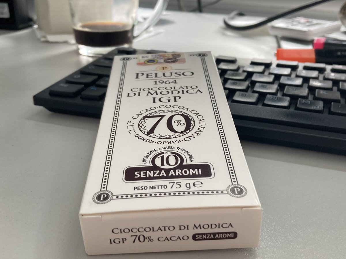 Today is my turn to have the best boss! @MishaKudryashev brings very fancy chocolate to make his Postdoc happy. Thanks @Bex_16 and @yushuv for bringing up the chocolate topic, I clearly benefitted from it 😎